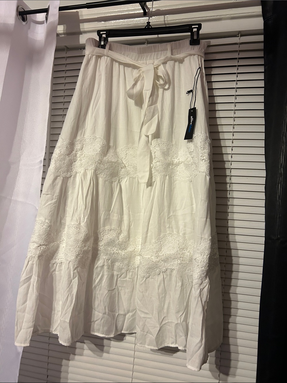 Alice + Olivia Cream Tiered Lace Maxi Skirt with Tie Waist